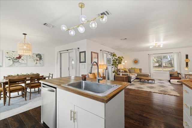 8724 Laredo Street, Navarre, FL 32566