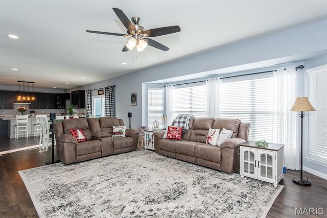 202 Burrograss Drive, Wentzville, MO 63385