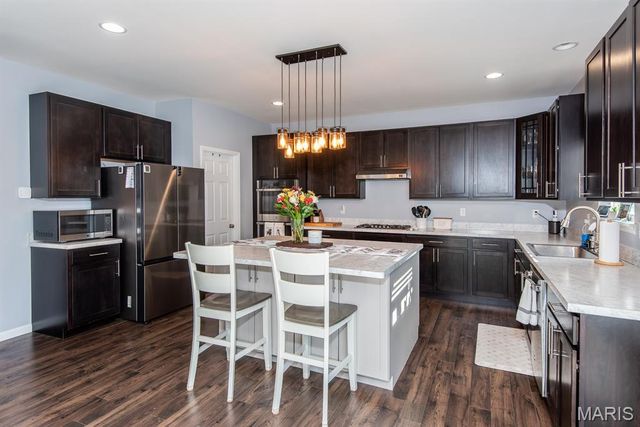 202 Burrograss Drive, Wentzville, MO 63385