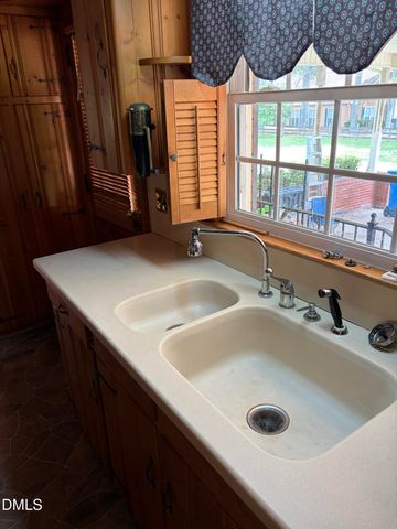 1206 E Cumberland Street, Dunn, NC 28334