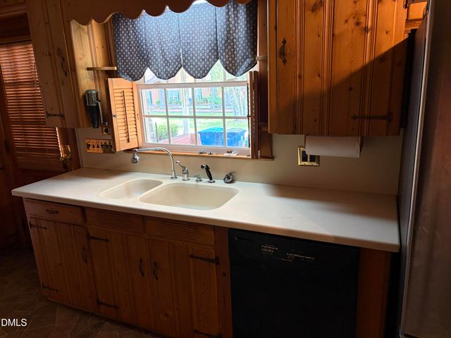 1206 E Cumberland Street, Dunn, NC 28334