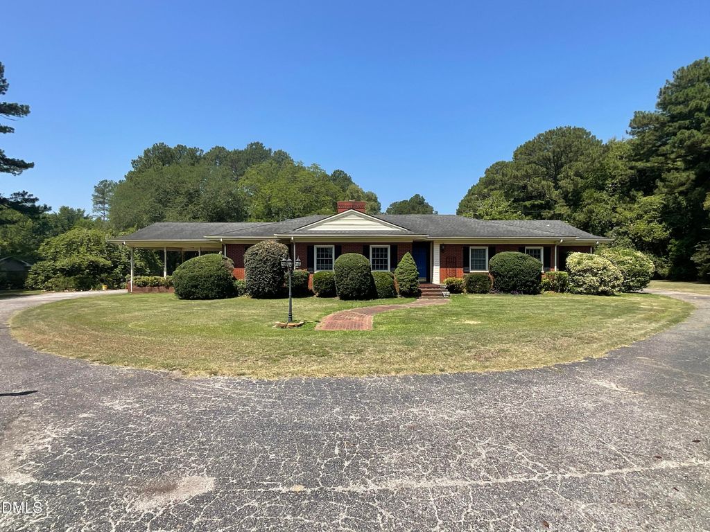 1206 E Cumberland Street, Dunn, NC 28334