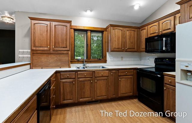 16565 Greenly Street, Park Twp, MI 49424
