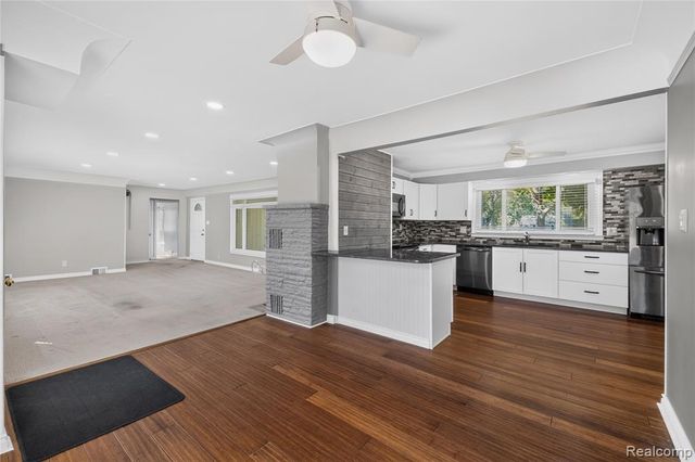 21263 Meridian Road, Grosse Ile, MI 48138