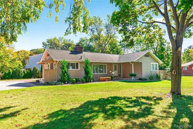 21263 Meridian Road, Grosse Ile, MI 48138