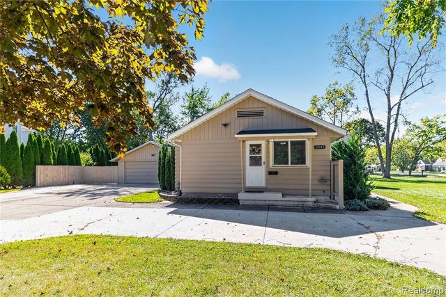 21263 Meridian Road, Grosse Ile, MI 48138