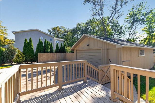 21263 Meridian Road, Grosse Ile, MI 48138