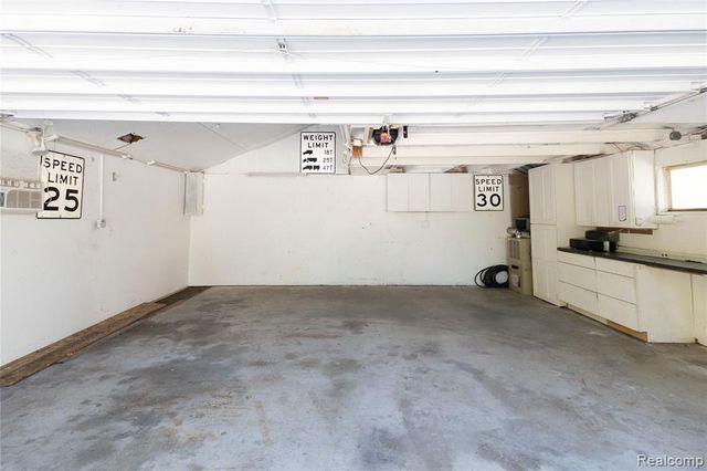 21263 Meridian Road, Grosse Ile, MI 48138