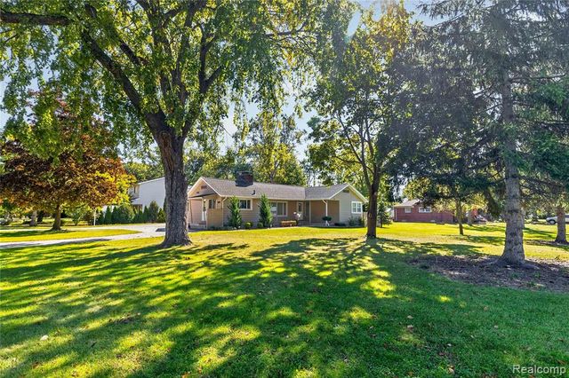 21263 Meridian Road, Grosse Ile, MI 48138