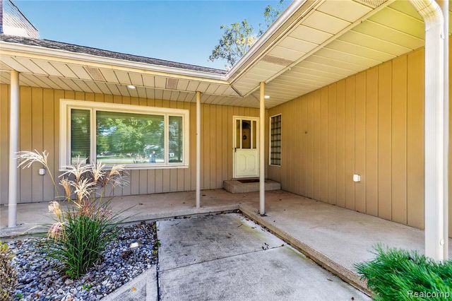 21263 Meridian Road, Grosse Ile, MI 48138