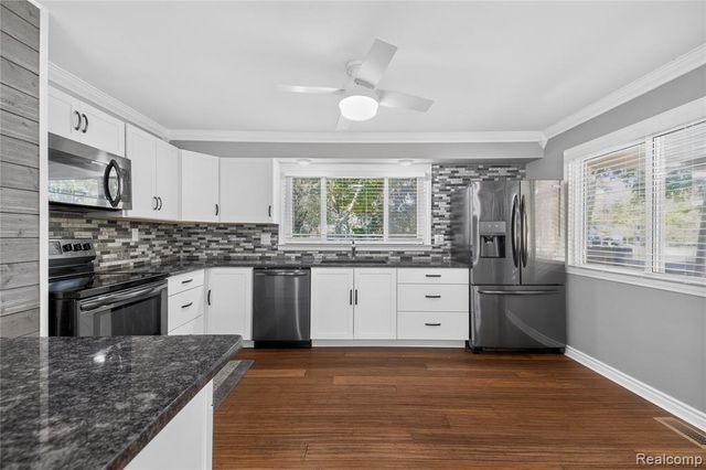 21263 Meridian Road, Grosse Ile, MI 48138