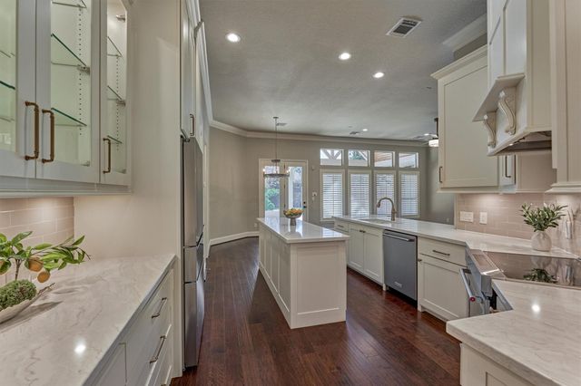 91 W Racing Cloud Court, The Woodlands, TX 77381