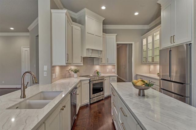 91 W Racing Cloud Court, The Woodlands, TX 77381