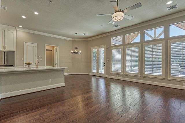 91 W Racing Cloud Court, The Woodlands, TX 77381