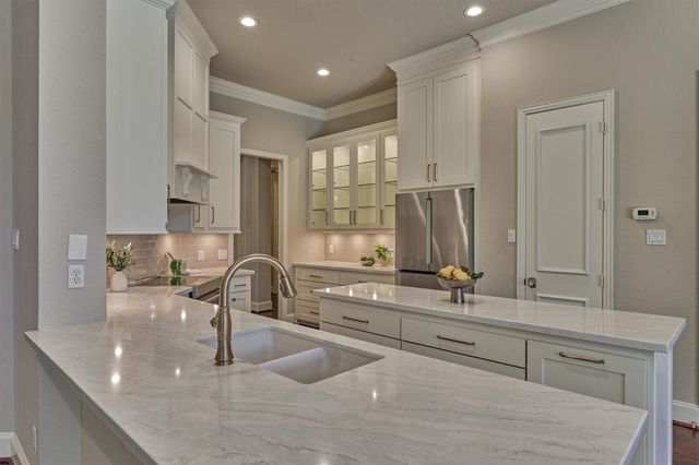 91 W Racing Cloud Court, The Woodlands, TX 77381