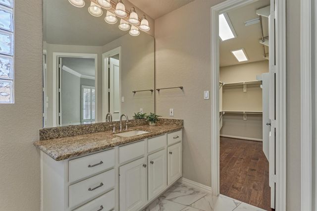 91 W Racing Cloud Court, The Woodlands, TX 77381