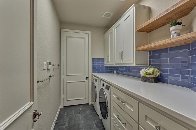 91 W Racing Cloud Court, The Woodlands, TX 77381