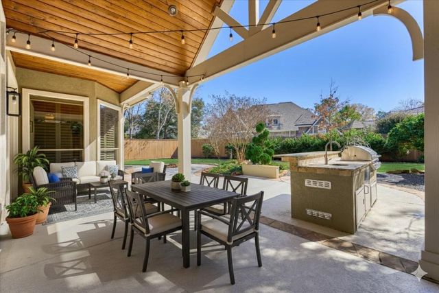 91 W Racing Cloud Court, The Woodlands, TX 77381