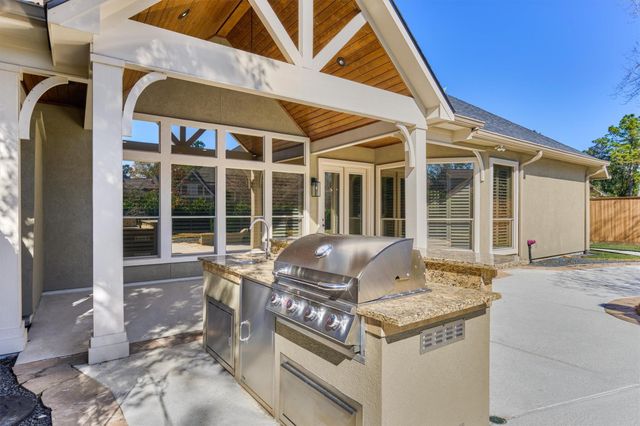 91 W Racing Cloud Court, The Woodlands, TX 77381