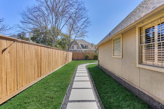 91 W Racing Cloud Court, The Woodlands, TX 77381