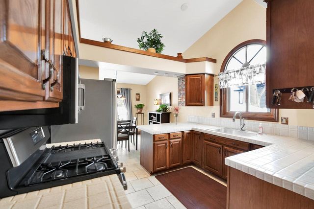 7900 W Drexel AVENUE, Franklin, WI 53132