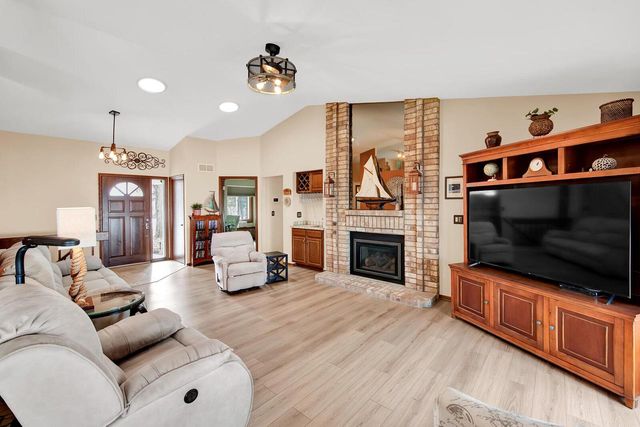 7900 W Drexel AVENUE, Franklin, WI 53132