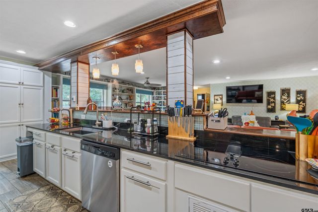 3023 County Road 3108, Jacksonville, TX 75766