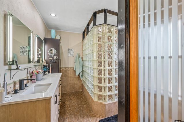 3023 County Road 3108, Jacksonville, TX 75766