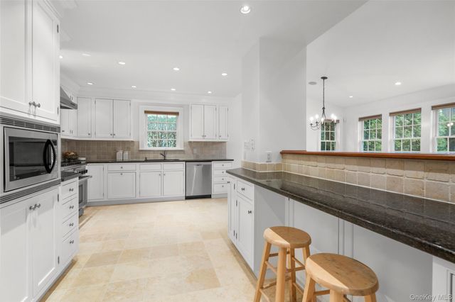 27 Oak Avenue, Larchmont, NY 10538