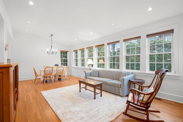 27 Oak Avenue, Larchmont, NY 10538