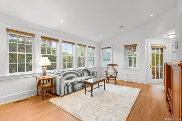 27 Oak Avenue, Larchmont, NY 10538