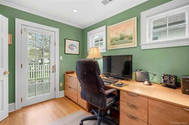 27 Oak Avenue, Larchmont, NY 10538