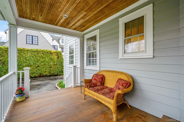 27 Oak Avenue, Larchmont, NY 10538