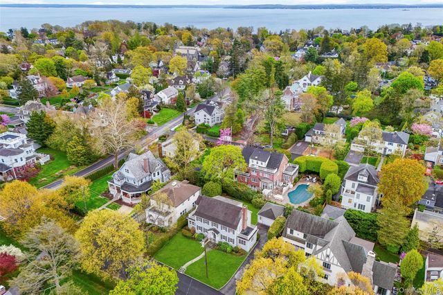 27 Oak Avenue, Larchmont, NY 10538