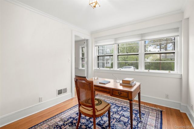 27 Oak Avenue, Larchmont, NY 10538