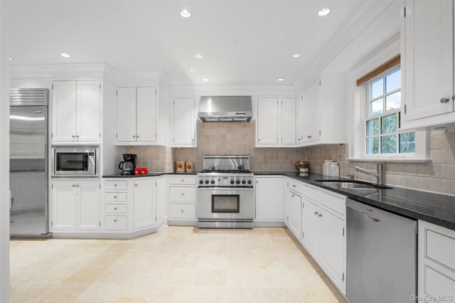 27 Oak Avenue, Larchmont, NY 10538