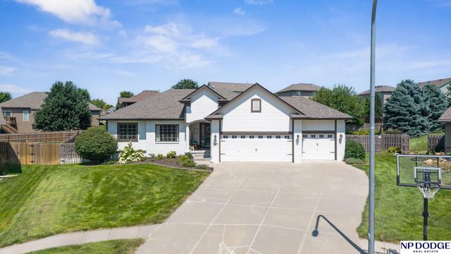 19302 K Circle, Omaha, NE 68135