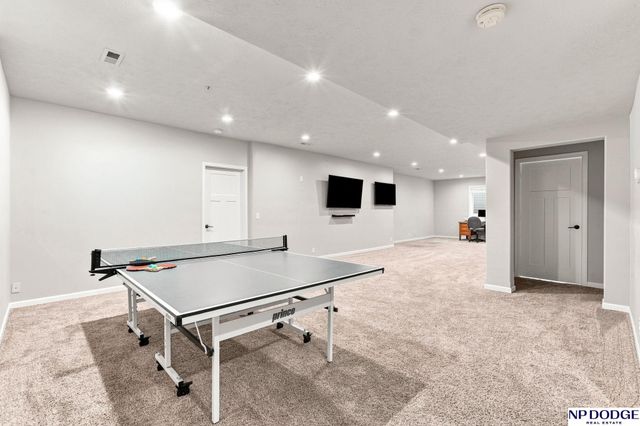 19302 K Circle, Omaha, NE 68135
