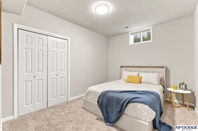 19302 K Circle, Omaha, NE 68135