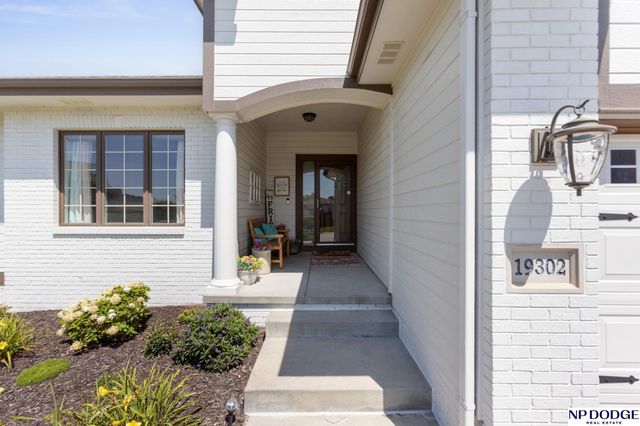 19302 K Circle, Omaha, NE 68135