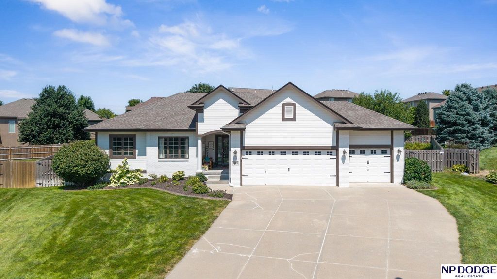 19302 K Circle, Omaha, NE 68135