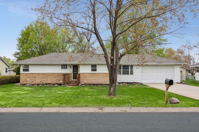 9858 93rd Place N, Maple Grove, MN 55369