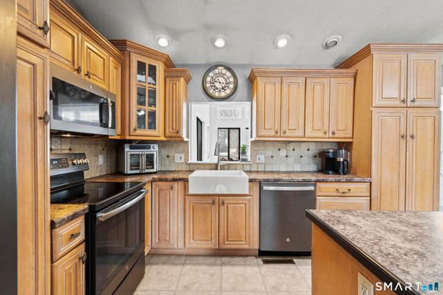 245 Reeds Gap Road, North Branford, CT 06472