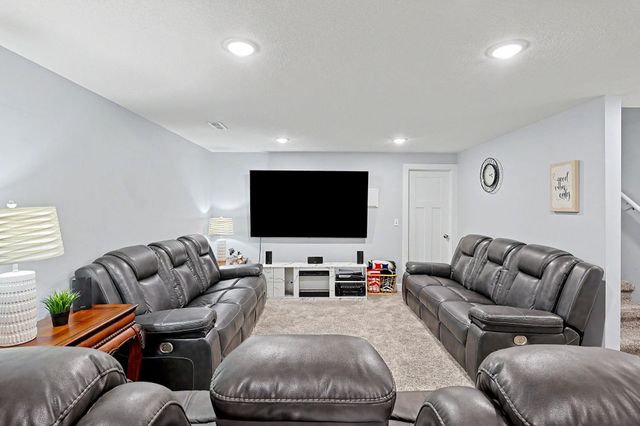 1237 E Sontag, Derby, KS 67037