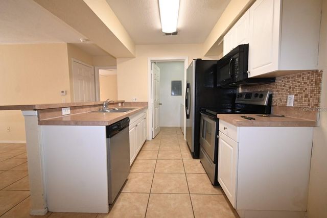 36122 LAKE CHASE BOULEVARD 104, Zephyrhills, FL 33541