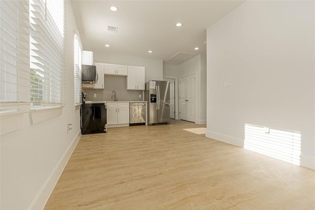 6006 Jerrycrest Drive B, Pearland, TX 77584
