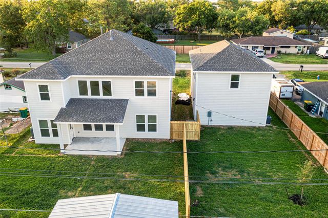 6006 Jerrycrest Drive B, Pearland, TX 77584