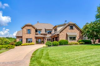 227 Starboard Drive, Lenoir City, TN 37772