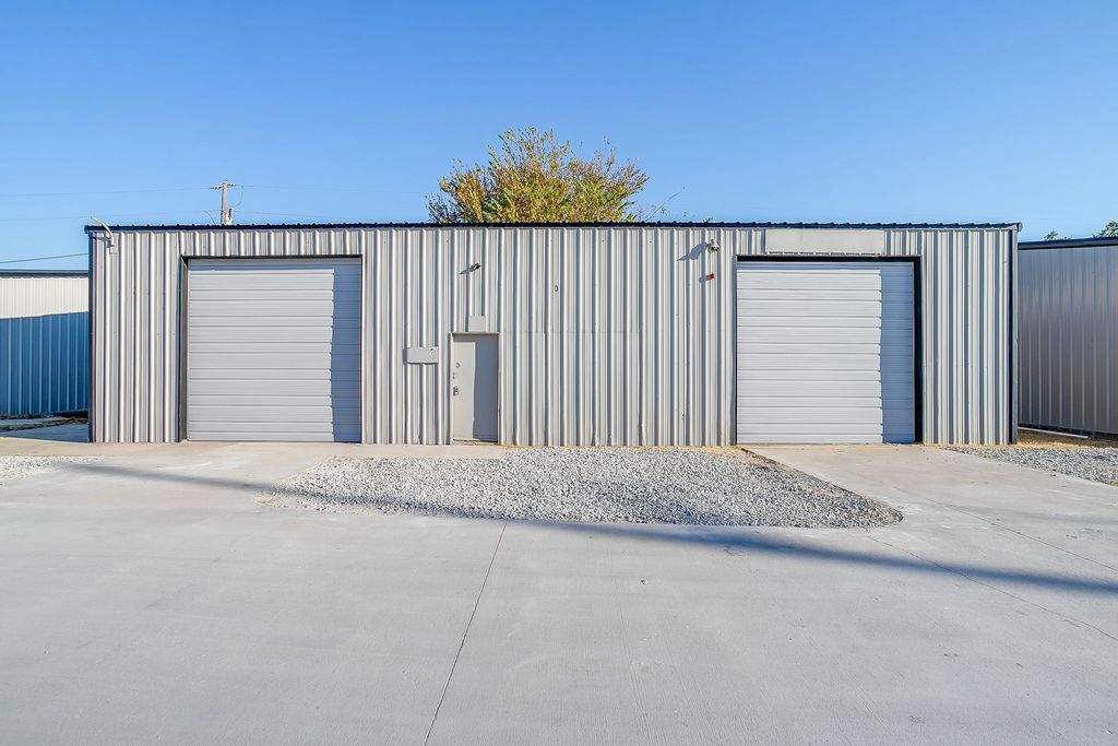 410 N Broadway Street D, Joshua, TX 76058