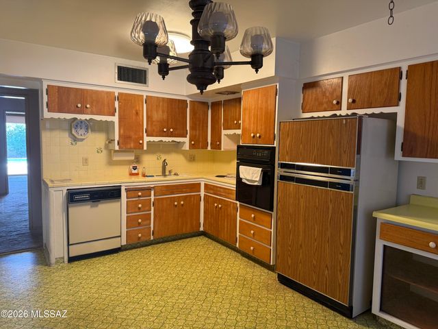 2018 N Rosemary Drive, Tucson, AZ 85716